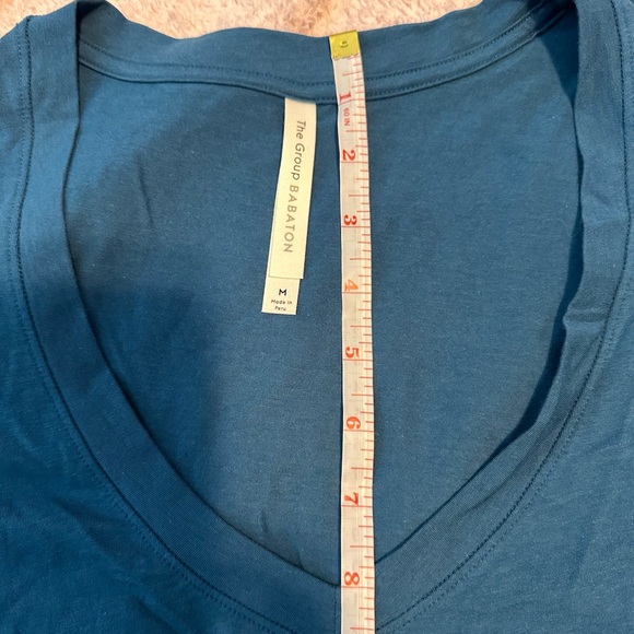 The Group Babiton Aritzia medium blue v-neck t-shirt size Medium - Picture 2 of 5